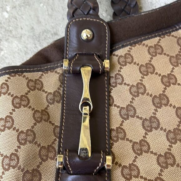 Gucci Pelham medium monogram bag - Picture 8 of 12